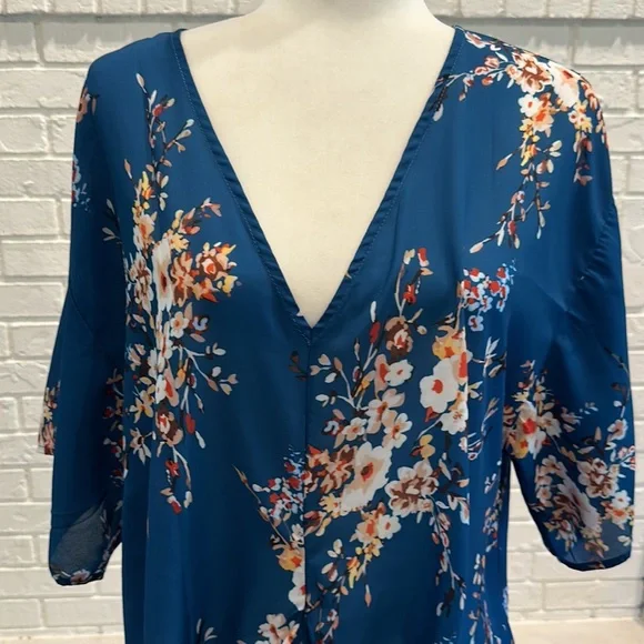 Floral Top Medium - Picture 9 of 16